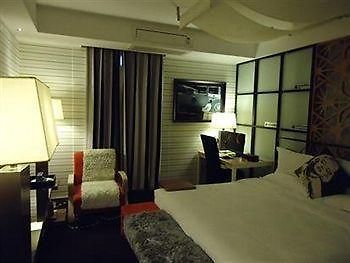 Zhengzhou Yujia Hotel Cultural Road ภายนอก รูปภาพ